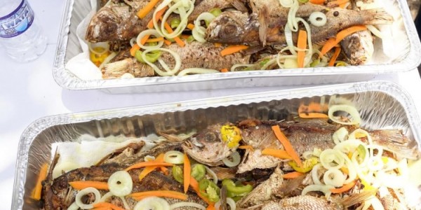 为贫困家庭提供吃穿用品&amp;amp;健康检查！艾顿在牙买加老家回馈社区