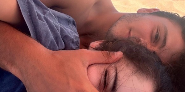 开云官网-甜😍阳光+大海+沙滩+狗狗，若奥-内维斯和女友一同享受假期