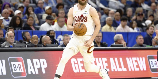 合同还剩1年662万！骑士记者：球队讨论过关于迪恩-韦德的交易