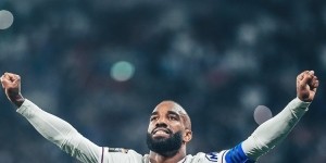 开云下载-辉煌谢幕！拉卡泽特里昂生涯391场打入200球，成为队史第二射手