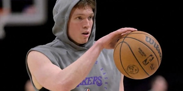 开云官网-湖人去年17号秀15中3！布朗尼17+5+5创新高，勇士旧将17中4太头铁