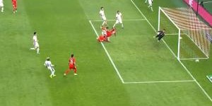 开云注册网址-海港2球领先！莱昂纳多&amp;amp;李圣龙门前双人包抄，后者头球俯冲破门