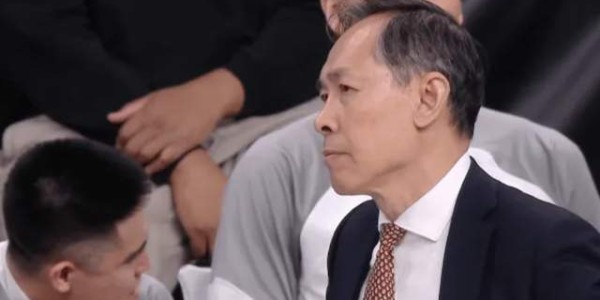 只赢江苏4分！许利民用人+战术引众怒，斯佩尔曼受伤后周琦累垮！|北京|陈盈骏|范子铭|篮板|球员_新浪体育_新浪新闻